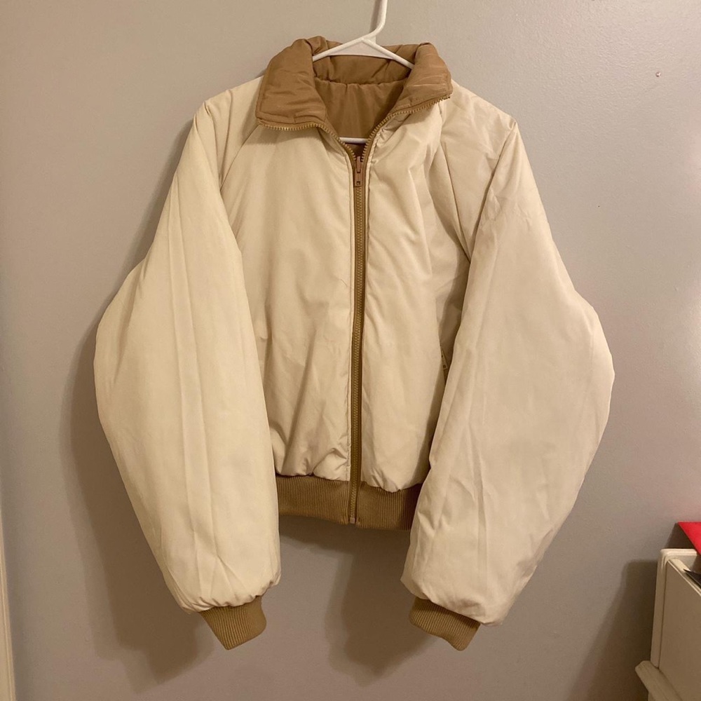 Brandy melville faith reversible puffer jacket in cream / beige